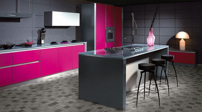 rózsaszínű konyha