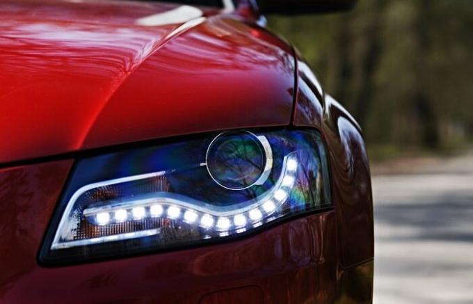 LED-es lámpák az autó fényszórók.