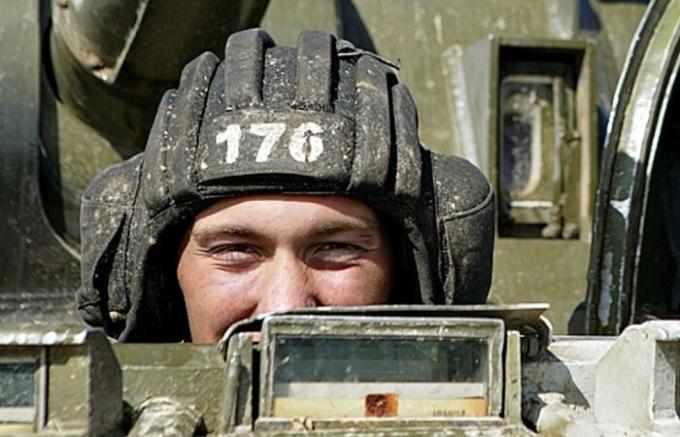 Helmet Tankman: Miért csinálta „tekercs” fej felett