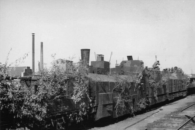 A háború alatt, szoktuk többnyire könnyű páncélozott vonatra. | Fotó: be-be-be.ru.