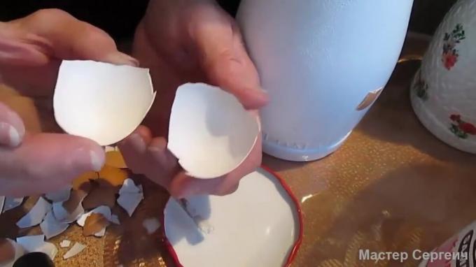 Decoupage tojáshéj. palack dekoráció