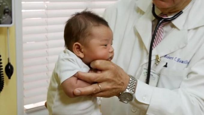 Hogyan megnyugtatja a síró kisbaba egy pár másodpercig: gyermekorvos Tanács 30 éves tapasztalattal