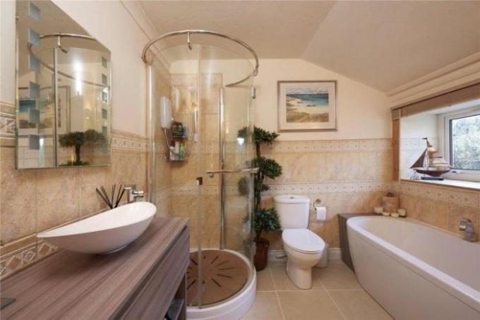 Luxus fürdőszoba.