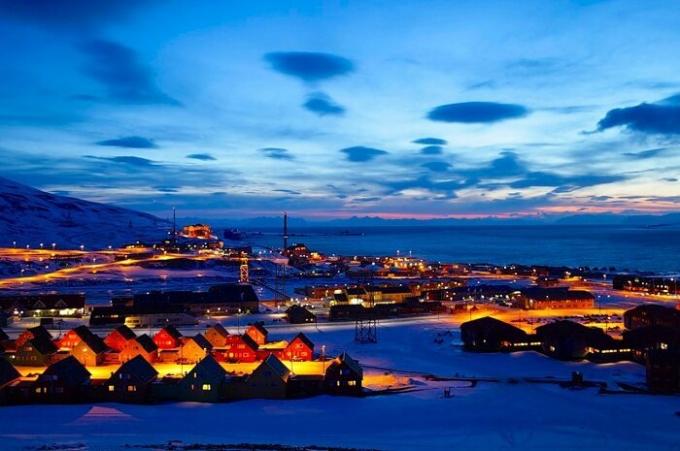 Longyearbyen - a legészakibb város a világon (Norvégia).