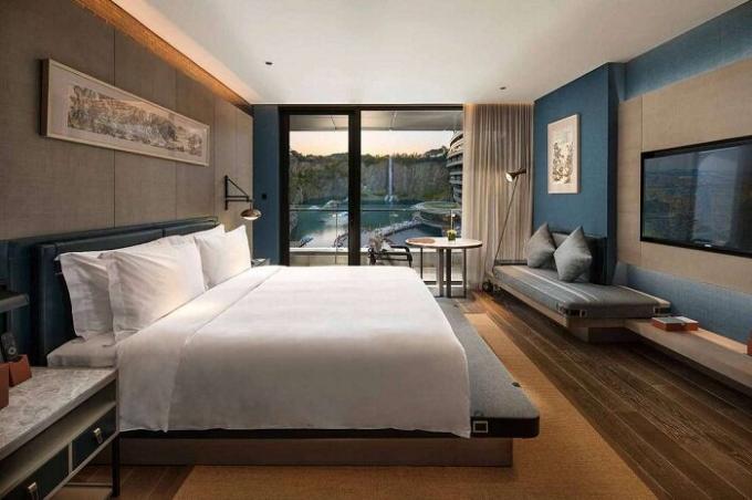 Hálószoba szállodai szoba egy földalatti Hotel Songjiang InterContinental.