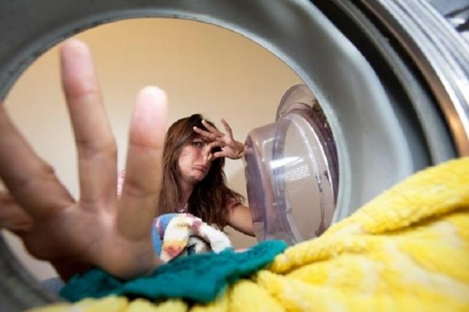 Hogyan lehet megszabadulni a penész és dohos szag a mosógép: egy egyszerű lifehack gond nélkül