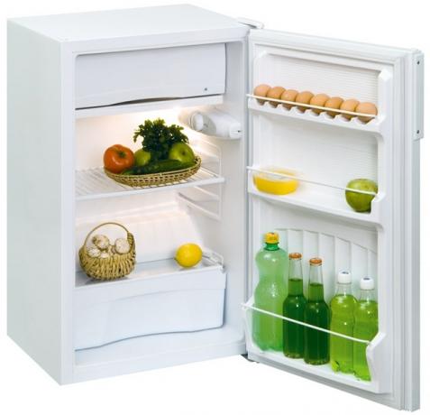 Egy kis hűtőszekrény egy vagy két ember számára elegendő lehet.