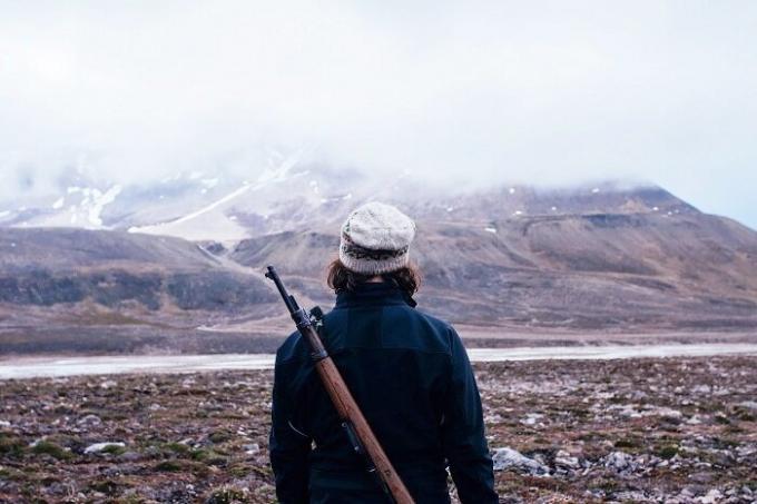 A séta, akkor menjen csak egy pisztolyt (Longyearbyen, Norvégia).