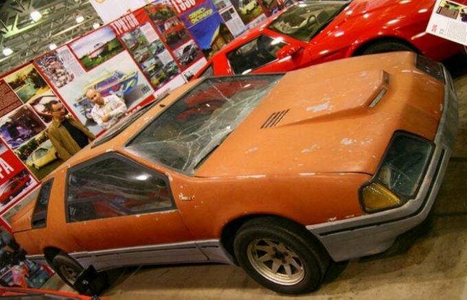 Sportautó a „szemét”: hogy a két barát a Szovjetunióban összegyűjtött hűvös autó a garázsban