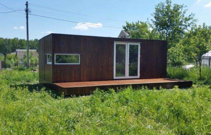 Fehéroroszok sikerült felépíteni egy vidéki házban a tartályból mindössze 2 nap