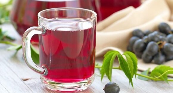 Ízletes és egészséges ital, amely erősíti a vérereket és a „elvékonyodik” a vér