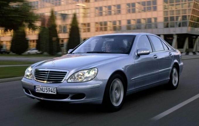 Autók Mercedes-Benz S-osztály 1998-2005 több megbízhatóbb, mint a versenytársai. | Fotó: avtorinok.ru.