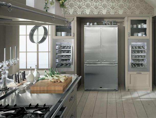 hogyan rejtse el a hűtőszekrényt a konyhában