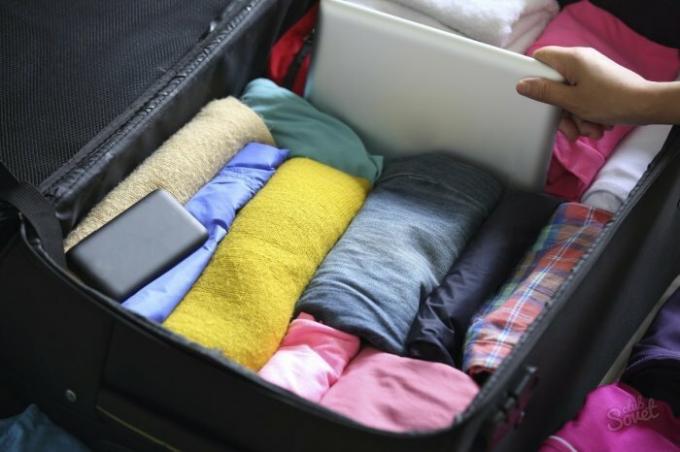 3. nyomatékosan javasoljuk, hogy segítenek megvédeni magukat a nyitó a bőröndöt a repülőtéren