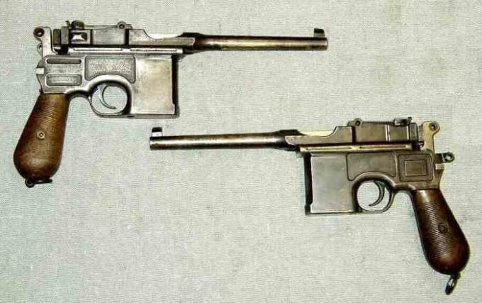 Pisztoly Mauser C96: kedvenc fegyvere a tisztek és a forradalmárok