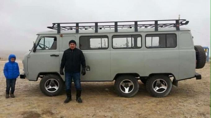 Triaxiális UAZ, amely Mongóliában és nem ritka. | Fotó: carakoom.com.