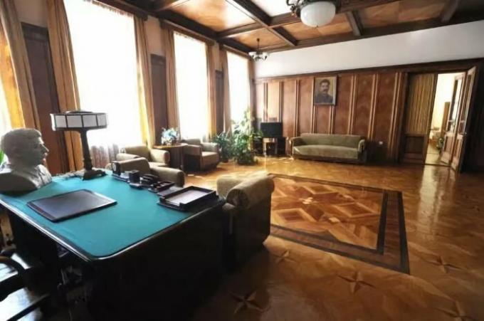 A belső tér a kabinet a „hosszú” nyári rezidenciáját, a parkban található a neve „Semenov-Joy” Count Orlov. | Fotó: diletant.media.