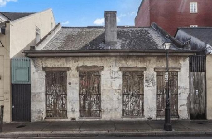 A jellegtelen ház a régi negyedében New Orleans.