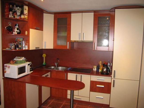 Konyhai szekrények egy kis konyhához (42 fotó): Barkácsos videó utasítások a telepítéshez, ár, fotó