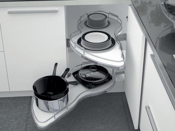 Tároló rendszerek a konyhához: dobozok zöldségekhez, serpenyők, kanalak, villák, táskák, videó utasítások a konyhai eszközök biztonságának saját kezűleg történő megszervezéséhez, fotó és ár