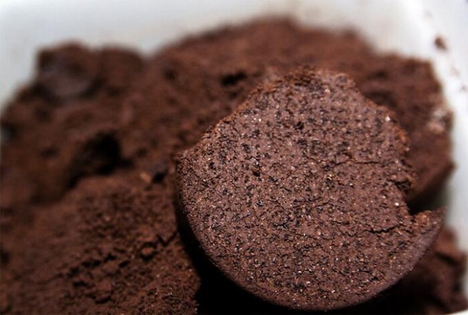 Kávé megtermékenyítheti föld cserepes szobanövények.