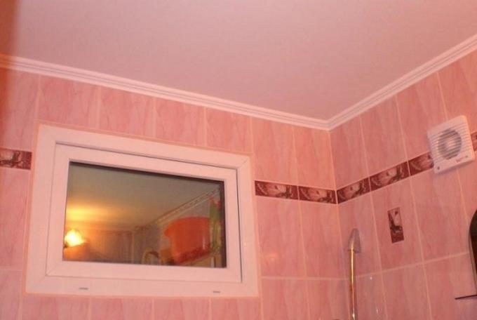 A „Hruscsov” volt az ablak a konyhában a fürdőszobában.