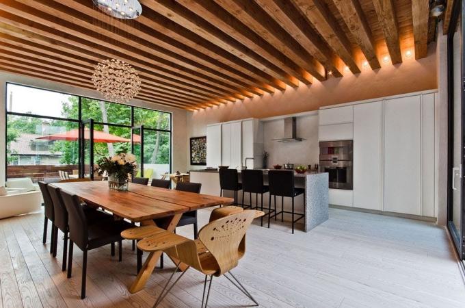 Fa mennyezetű konyhák: melegség és elegancia