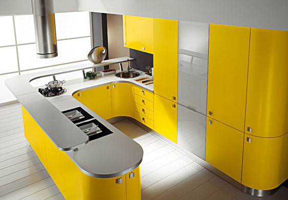 A "high-tech" az egyik legkényelmesebb tervezési lehetőség egy 16 négyzetméteres konyhában.
