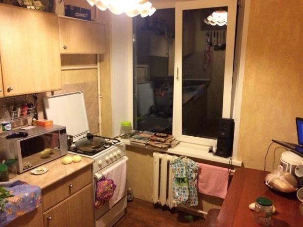 A konyha a „Hruscsov” előtt és a javítások után.