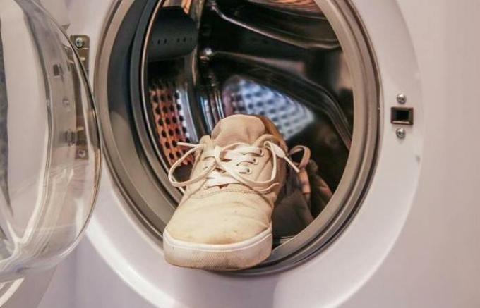 Hogyan mossa cipő a gép.