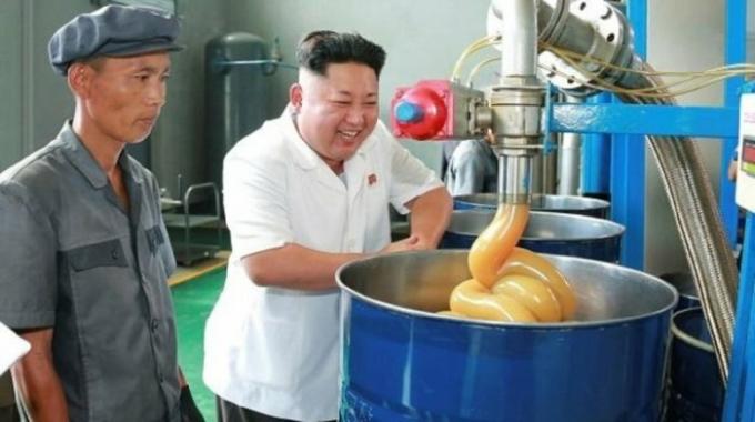 Különösen relevánsak az ételre és magad. A fotó, Kim Jong-un / Fotó: cn15.nevsedoma.com.ua. 